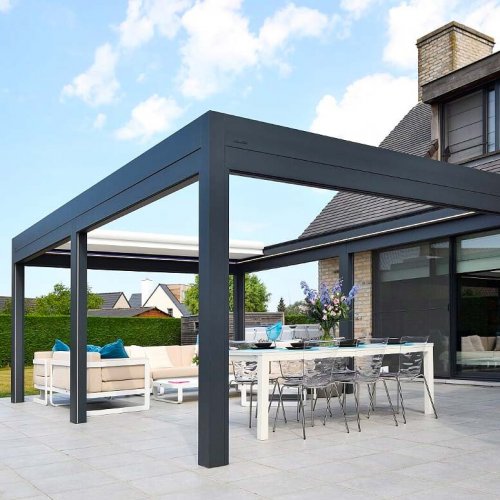 D600: PERGOLA BIOCLIMATICA CON LAME RETRAIBILI E ORIENTABILI